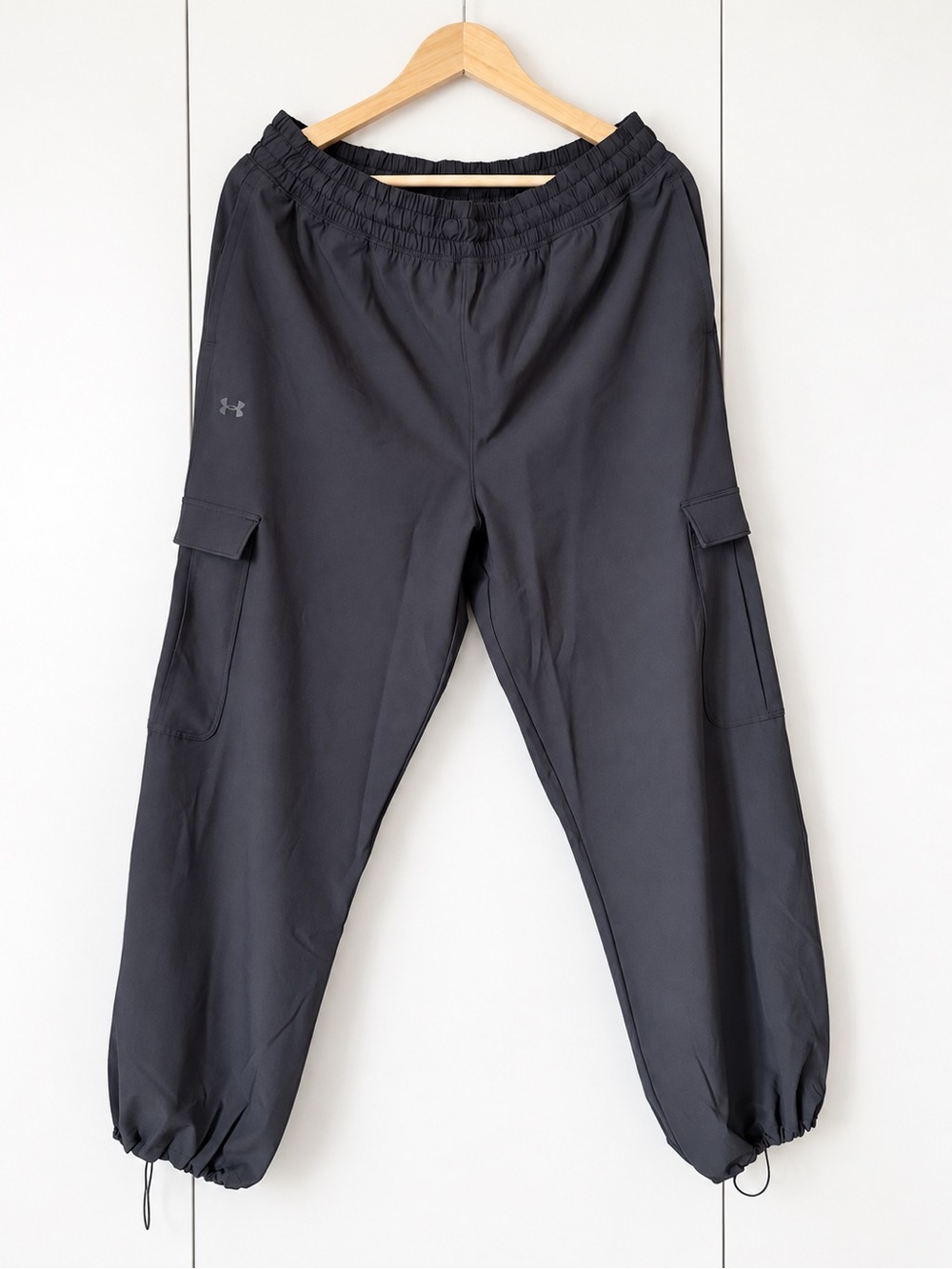 Under Armour Black Cargo Jogger Pants Size L (Like new, Worn once)